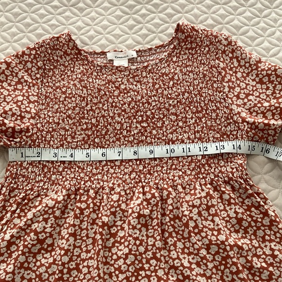 Urban romantics floral orange/cream colors blouse Size M but feels like S size - Picture 5 of 10